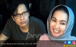 Dewi Gita Ceritakan Keajaiban Air Zam Zam yang Dialami Sang Putri saat Umrah - JPNN.com
