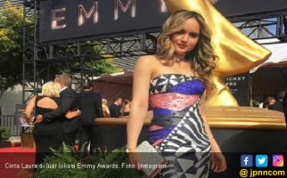 Wow! Cinta Laura Gandeng Aktor Hollywood di Emmy Awards - JPNN.com