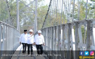 Jokowi Targetkan Pembangunan 300 Jembatan Gantung - JPNN.com