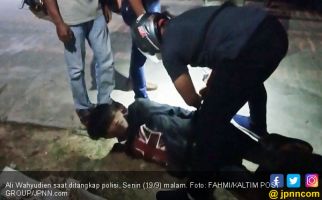 Lihat tuh, Ali Diringkus Polisi di Pinggir Jalan - JPNN.com