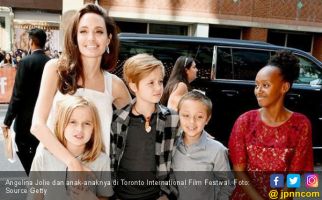 Angelina Jolie Kesulitan urus 6 Anak Tanpa Brad Pitt - JPNN.com