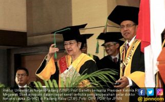 UNP Berikan Doktor Kehormatan ke Megawati, Ini Harapan Hasto - JPNN.com