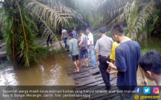 Air Sungai Mendadak Meluap, Pencari Ikan Hilang Terbawa Arus - JPNN.com