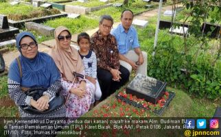 Irjen Kemendikbud Ziarah ke Makam Maestro Keroncong - JPNN.com