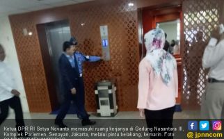 Setya Novanto Mulai Ngantor, Lewat Pintu Belakang - JPNN.com