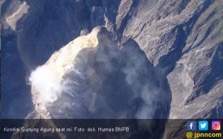 Beginilah Penampakan Terbaru Kawah Gunung Agung - JPNN.com