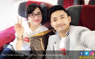 Suami Dewi Perssik Berkata Kasar Kepada Petugas Transjakarta - JPNN.com