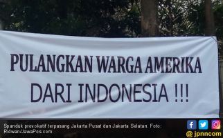 Beredar Spanduk Pulangkan Warga Amerika dari Indonesia - JPNN.com