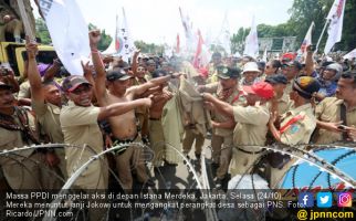 Bakar Seragam, Ribuan Perangkat Desa Tuntut Janji Jokowi - JPNN.com