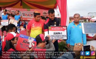 Tim Dayung Perahu Naga Koarmabar Raih Juara Satu - JPNN.com