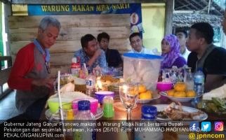 Ssstt, Mas Ganjar Pranowo Makan Siang di Warung Mbak Narti - JPNN.com