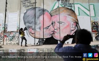 Ada Trump dan Netanyahu Berciuman di Tembok Tepi Barat - JPNN.com