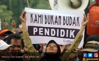 Ya Ampun, Guru Honorer Belum Gajian Sejak Januari 2017 - JPNN.com