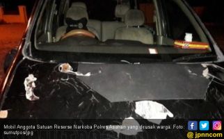 Bandar Narkoba Diciduk, Mobil Polisi Dirusak Ratusan Warga - JPNN.com