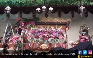 500 Tangkai Bunga Cantik di Pelaminan Kahiyang-Bobby - JPNN.com