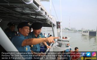 Dua Petinggi TNI AL Inspeksi ke Kapal Perang - JPNN.com