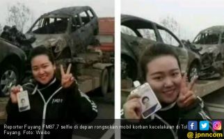 Selfie Unyu di Lokasi Liputan, Jurnalis Radio Kena PHK - JPNN.com