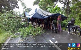 Warga Blokir Jalinsum Minta Jenazah Yusri Dikembalikan - JPNN.com