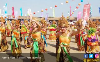 1000 Penari Siap Goyang Festival Nusa Penida 2017 - JPNN.com