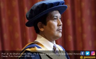 Prof Ghufron Raih Gelar HC dari Coventry University Inggris - JPNN.com