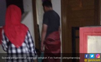 Digerebek Warga, Pria Beristri Sembunyi di Kamar Selingkuhan - JPNN.com