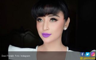 Dewi Perssik Serahkan Nama Polisi Pengawal di Busway - JPNN.com