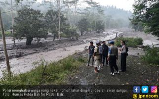 Lahar Dingin Gunung Agung jadi Tontonan Warga - JPNN.com