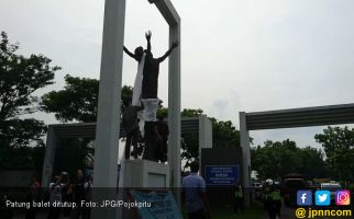 Dianggap Tak Sopan, Patung Balet di Surabaya Ditutupi Kain - JPNN.com