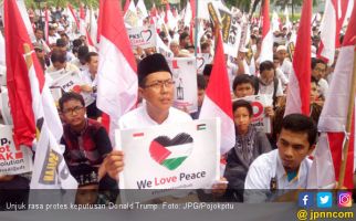 PKS Surabaya Demo di Depan Konjen AS - JPNN.com