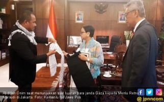 Ada Cerita Ribuan Janda di Balik Syal di Leher Retno Marsudi - JPNN.com