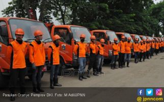 Pasukan Oranye Beraksi di Pergantian Tahun, DKI Harus Bersih Lagi sebelum Jam 5 Pagi - JPNN.com