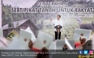 Pak Jokowi Bagi-bagi Sertifikat Tanah Lagi - JPNN.com