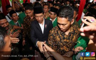 Luhut Ungkap Teman Salat Jumat Jokowi saat Kecil - JPNN.com