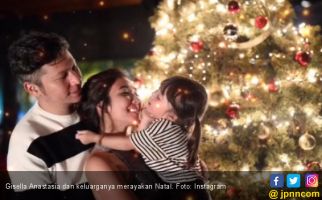 Tiga Seleb Cantik Ini Pilih Natalan Bareng Keluarga - JPNN.com