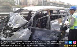 Mobil Tabrak Pembatas Tol Lingkar Luar, Sopir Tewas Terbakar - JPNN.com