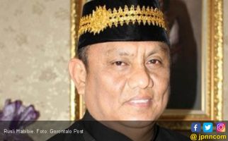 Cincin dari Dukun Diputar-putar saat Jumpa Gubernur - JPNN.com