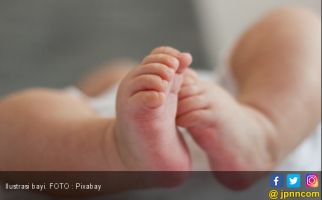 Bayi Nyaris Hangus Terbakar Lilin - JPNN.com