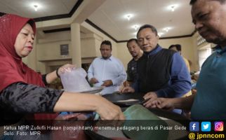 Ketika Zulhasan Dengarkan Curhat Pedagang Beras Pasar Gede - JPNN.com