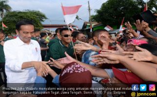 Pesan Jokowi Saat Berbagi Sertifikat Tanah ke Rakyat Tegal - JPNN.com