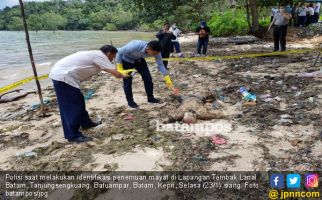 Mayat Pria Membusuk Ditemukan di Bibir Pantai - JPNN.com