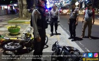 Polisi Lepaskan Tembakan, Pengendara Kabur Tinggalkan Motor - JPNN.com