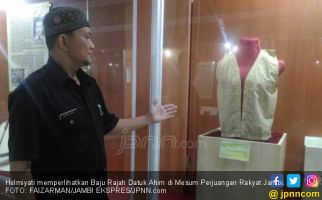 Baju Rajah Datuk Ahim, Peluru Serdadu Belanda Selalu Meleset - JPNN.com