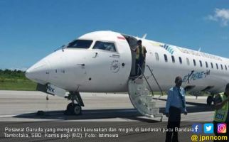 Pesawat Garuda Mogok di Landasan Pacu - JPNN.com