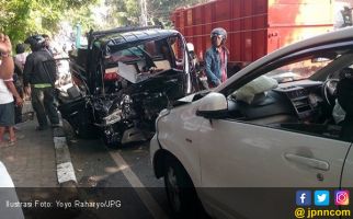Istri Buntuti Suami, Sengaja Tabrakkan Mobil, Braak! - JPNN.com
