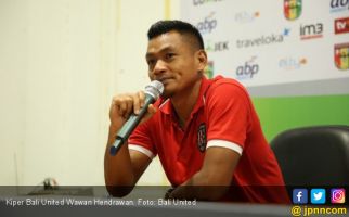 Sikap Terpuji Kiper Bali United usai Diludahi Bomber Persija - JPNN.com