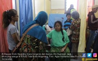 Rayyan Setia Rawat Ibunya di RS, Sungguh Mengharukan, Viral! - JPNN.com