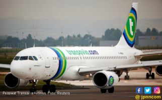 Serangan Kentut Paksa Pesawat Transavia Air Mendarat Darurat - JPNN.com