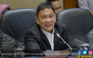 Prabowo Buka Baju di Depan Pendukungnya, Inas: Ini Capres apa Penari Striptis? - JPNN.com
