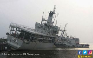Ketika Kapal Tanker Terbesar TNI Kandas di Dermaga Ujung - JPNN.com