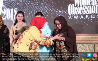 Darmayanti Terima Penghargaan Women’s Obsession Award 2018 - JPNN.com